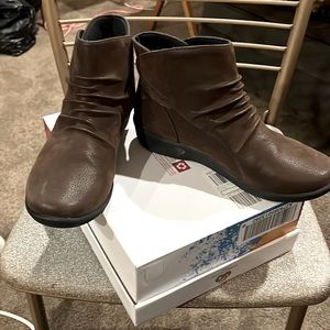 CLOUDSTEPPERS by Clarks Sillian Sway Brown Boot. 7M.  Worn once